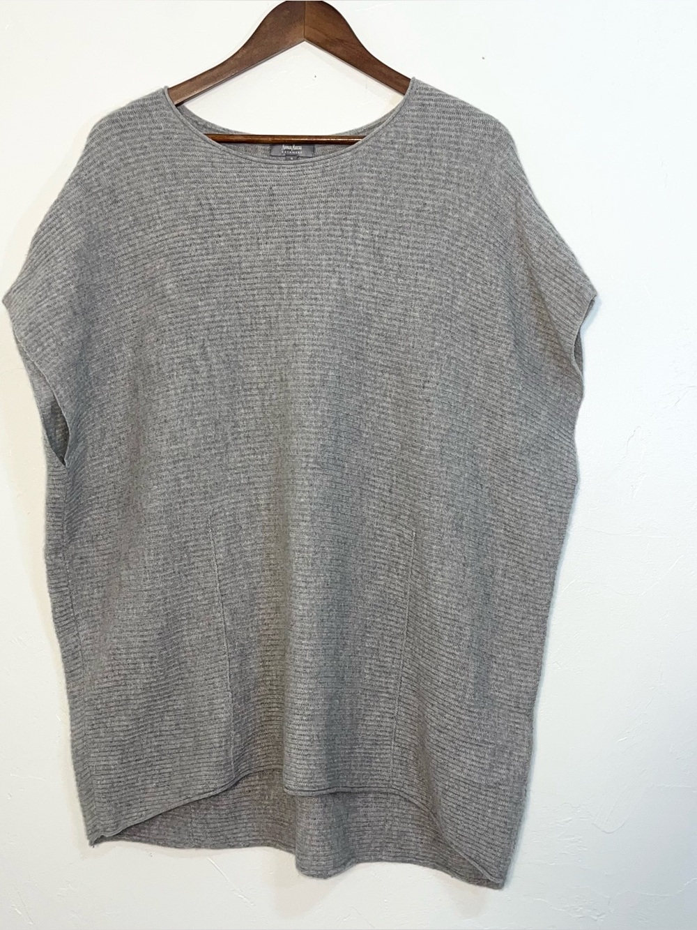 Neiman Marcus 100% Cashmere Gray Ribbed Short Sleeve Tunic Sweater - Picture 4 of 11